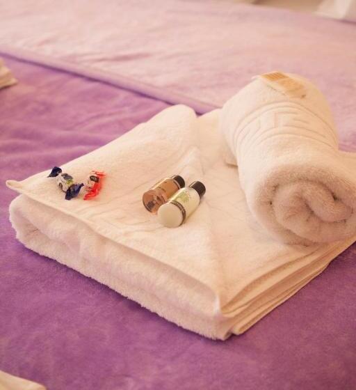 غرفة قياسية مطلّة علي الحديقة, Gioma