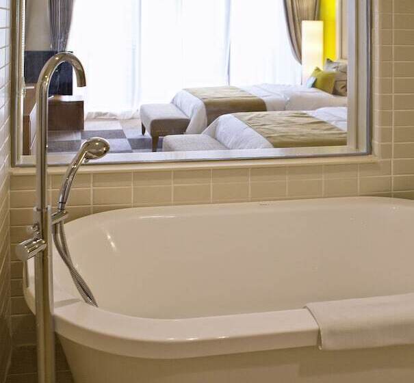 سوییت با چشمانداز دریا, Guam Reef