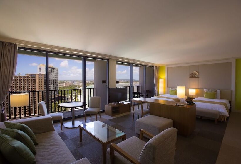 سوییت با چشمانداز دریا, Guam Reef