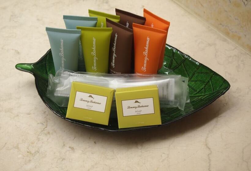 سوییت با چشمانداز دریا, Guam Reef