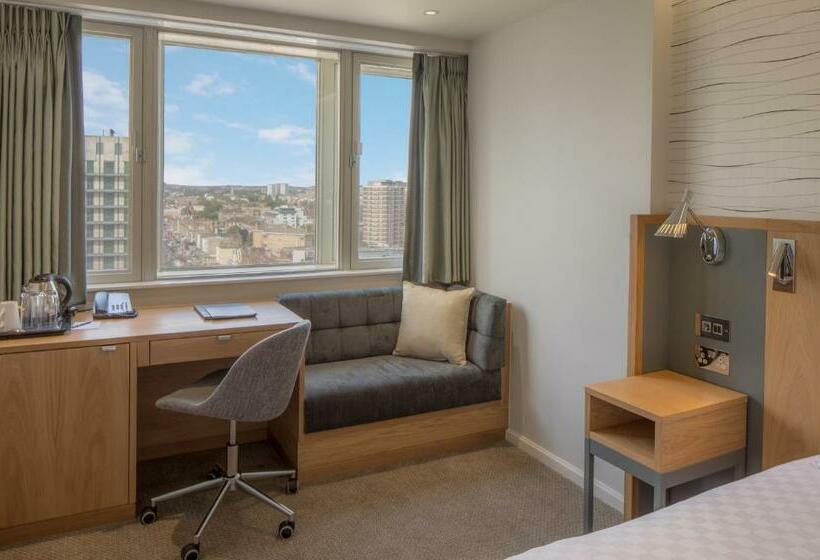 Номер Стандарт, Hilton London Metropole