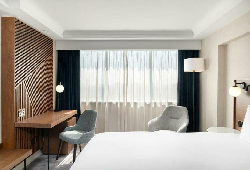 Номер Deluxe Кровать Кинг, Hilton London Metropole
