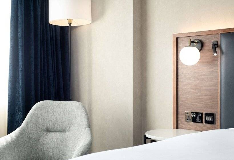Номер Deluxe, Hilton London Metropole
