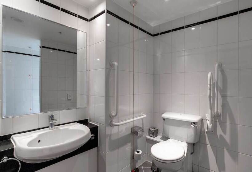 Номер Superior, Hilton London Metropole