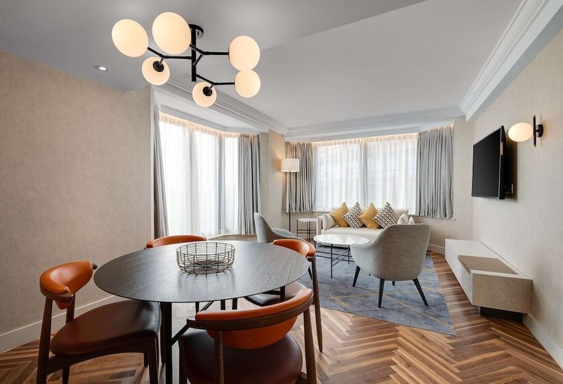 Люкс, Hilton London Metropole
