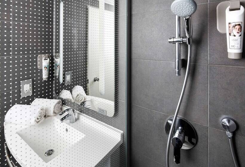 Номер Стандарт, Ibis London Greenwich