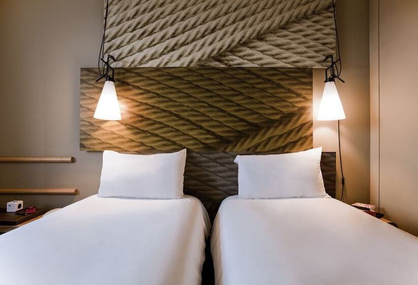 Номер Стандарт, Ibis London Greenwich