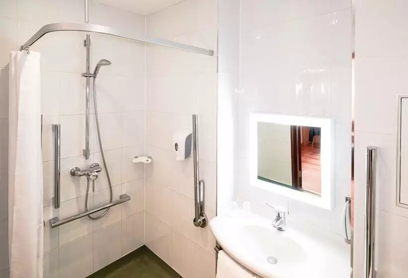 اتاق خانوادگی, Ibis London Greenwich