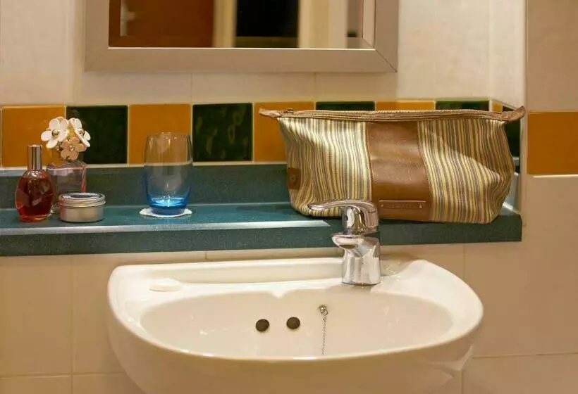 Standard Single Room, Lancaster Gate
