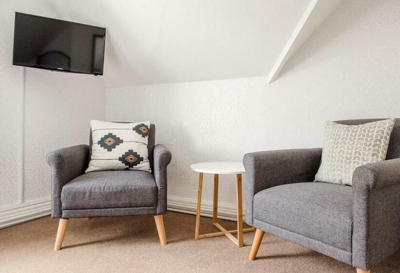 غرفة قياسية, Mynd House