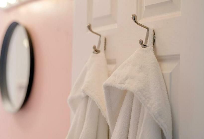 غرفة قياسية, Mynd House