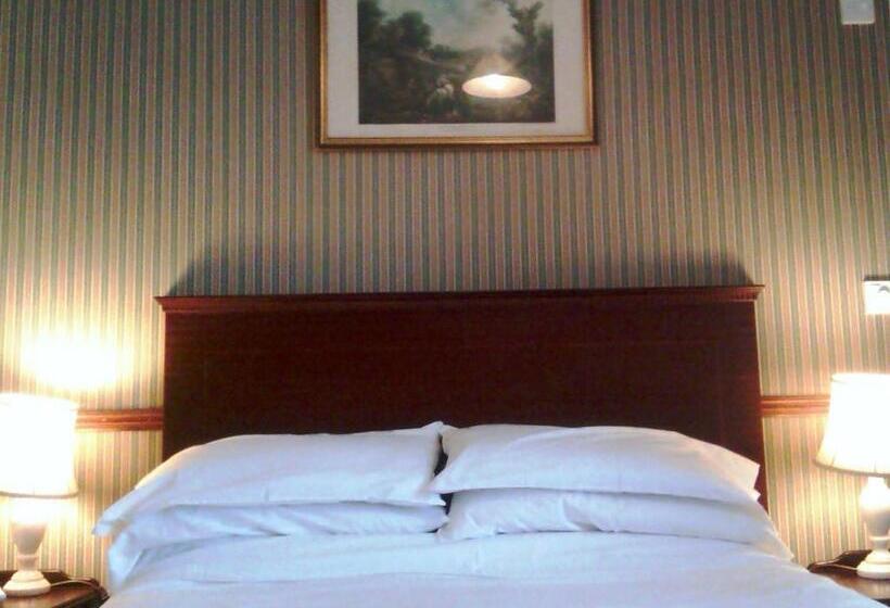 חדר קלאסי, Nethybridge