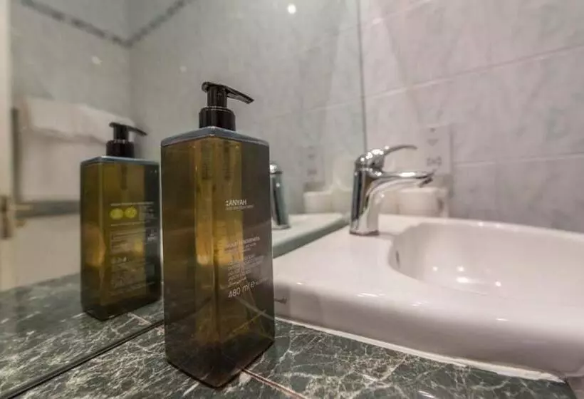 اتاق کلاسیک یک تخته, Nethybridge