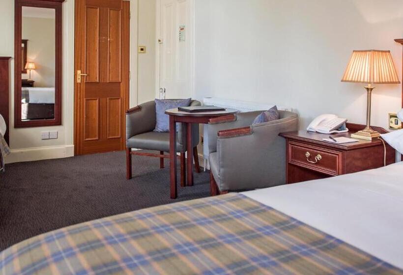 חדר משפחתי, Nethybridge