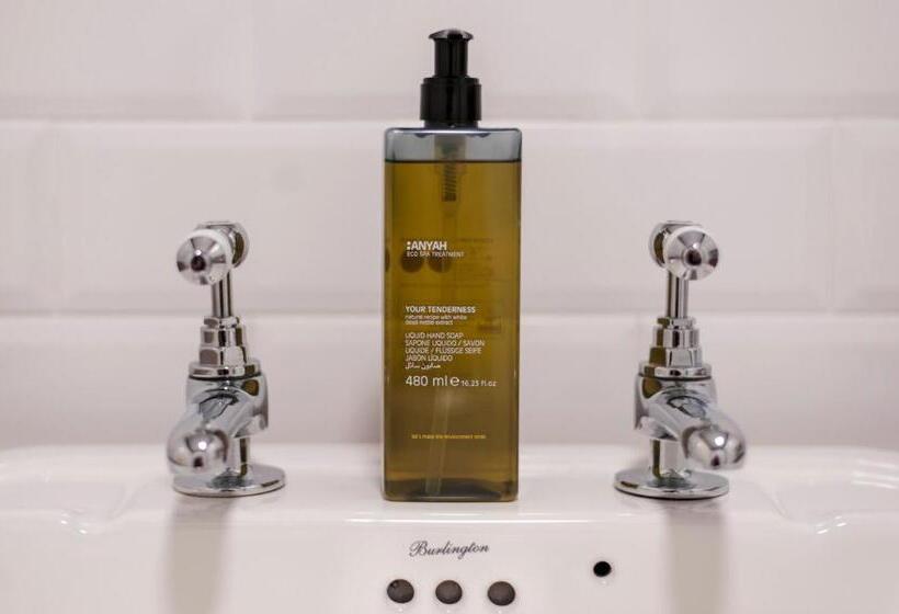 חדר משפחתי, Nethybridge