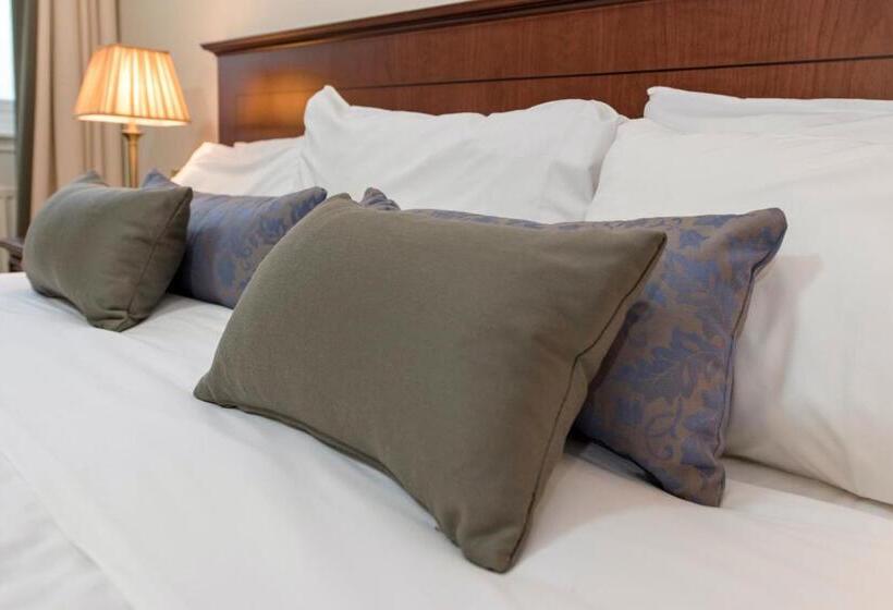 חדר סופריור, Nethybridge