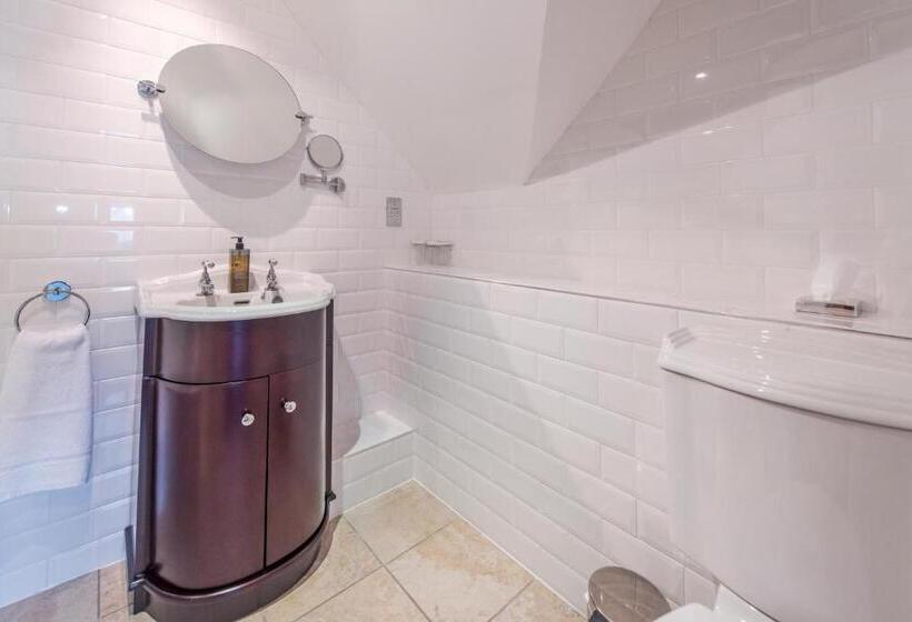 חדר סופריור, Nethybridge