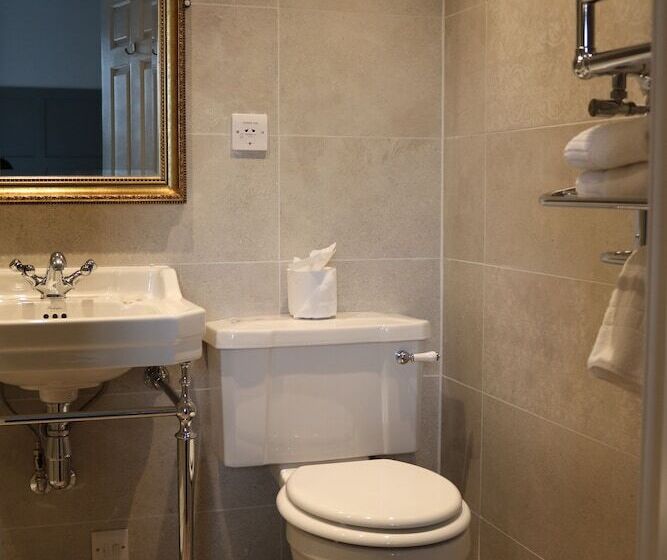 标准间, Shillingford Bridge