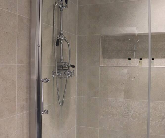 标准间, Shillingford Bridge