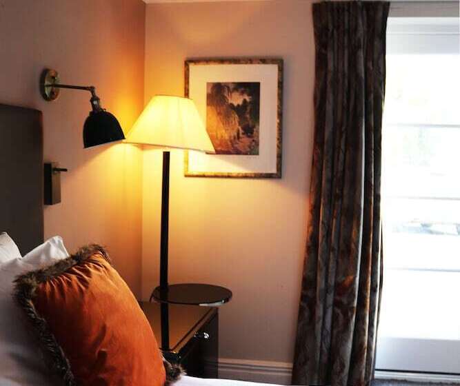 标准间, Shillingford Bridge