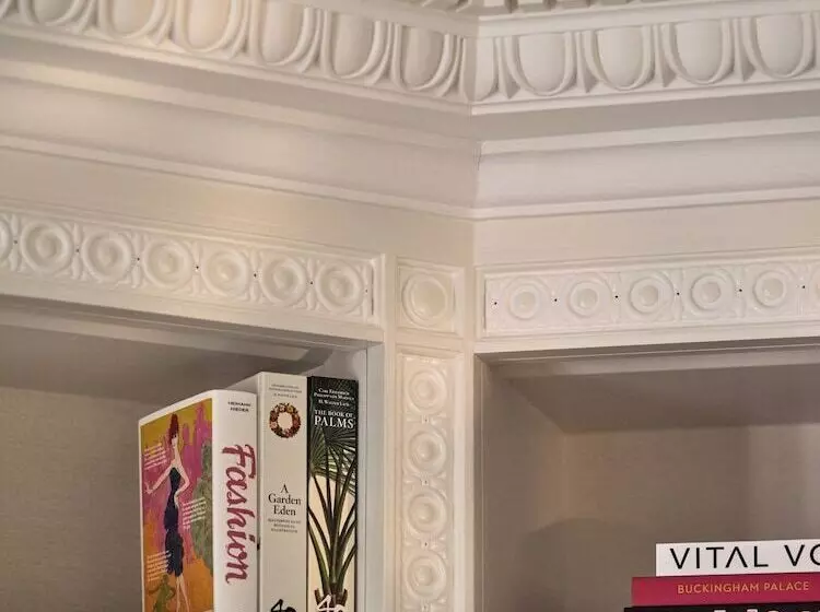 スタンダードスタジオ, The Dorchester   Dorchester Collection