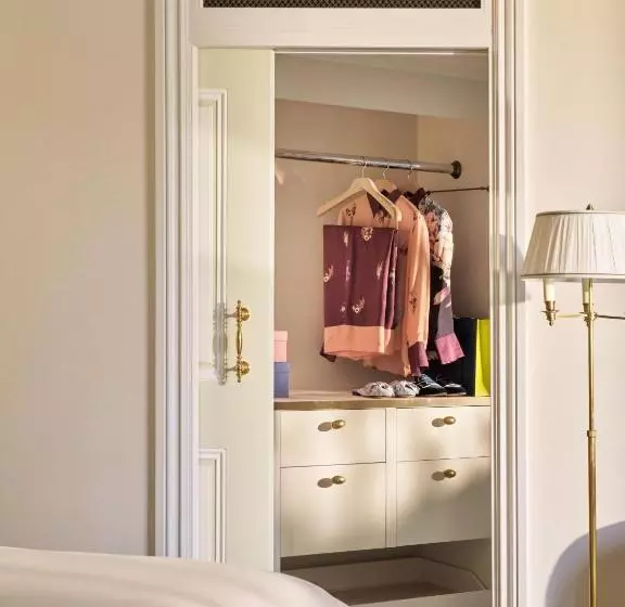 スタンダードスタジオ, The Dorchester   Dorchester Collection