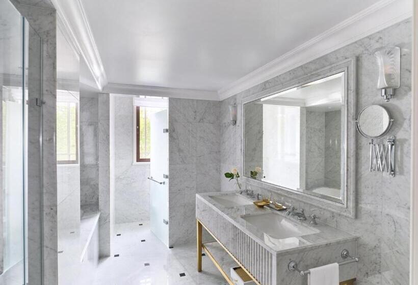 带大床的行政房间, The Dorchester   Dorchester Collection