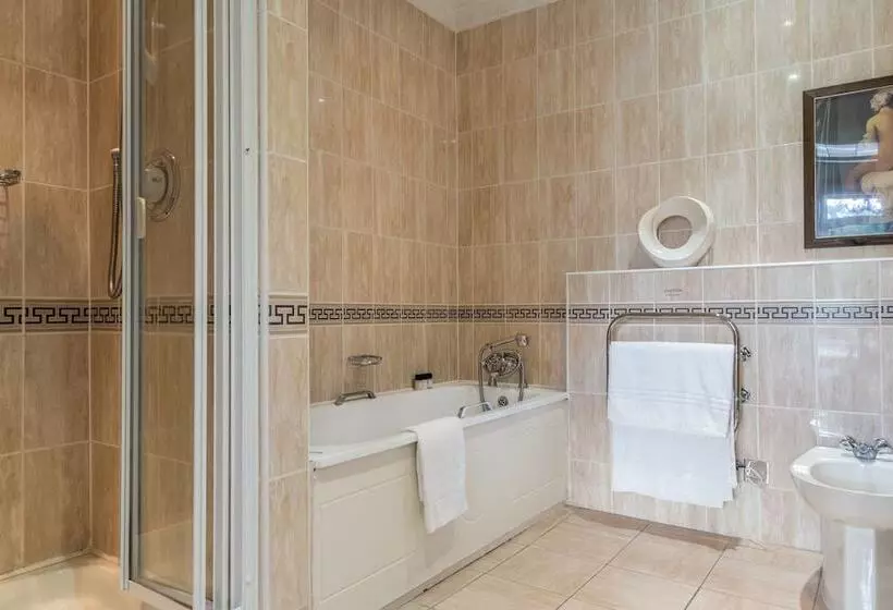 اتاق لوکس با چشم‌انداز, The Imperial Torquay
