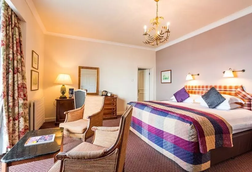 اتاق لوکس با چشم‌انداز, The Imperial Torquay