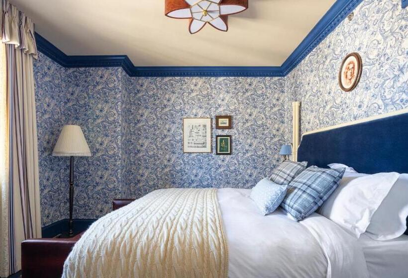 جناح جونيور, The Randolph Hotel Oxford, A Graduate By Hilton