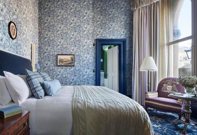 キングサイズベッド、ビュー付きデラックスルーム, The Randolph Hotel Oxford, A Graduate By Hilton