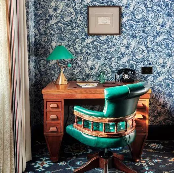 キングサイズベッド、ビュー付きデラックスルーム, The Randolph Hotel Oxford, A Graduate By Hilton