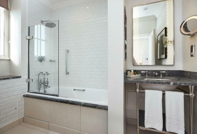 Номер Стандарт, The Waldorf Hilton London