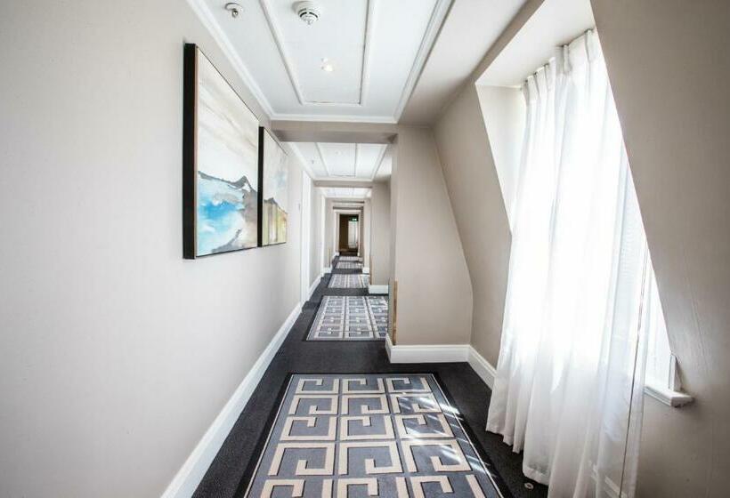 Номер Стандарт, The Waldorf Hilton London