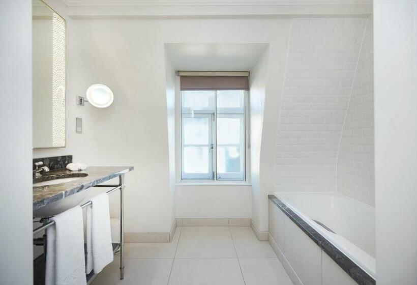 חדר סטנדרט, The Waldorf Hilton London