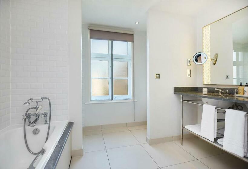 スタンダードルーム, The Waldorf Hilton London