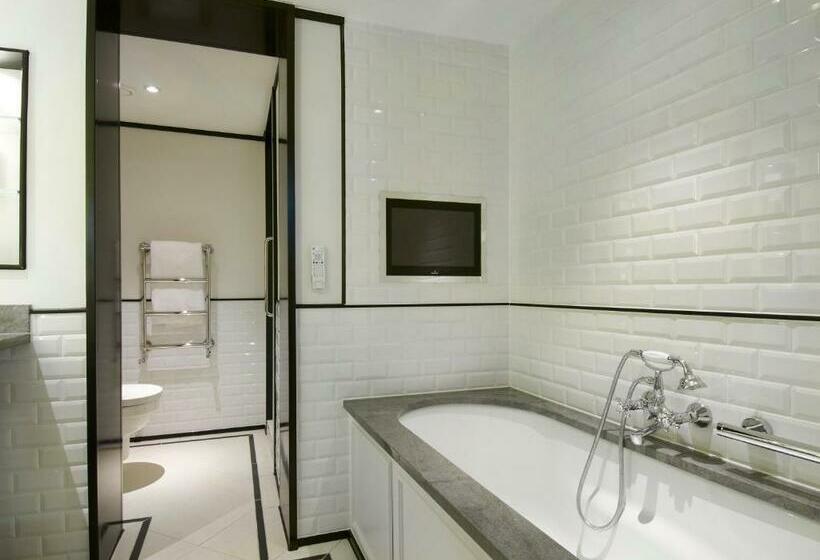 Полулюкс, The Waldorf Hilton London