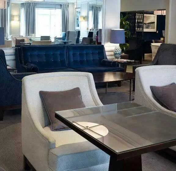 سوییت جونیور, The Waldorf Hilton London