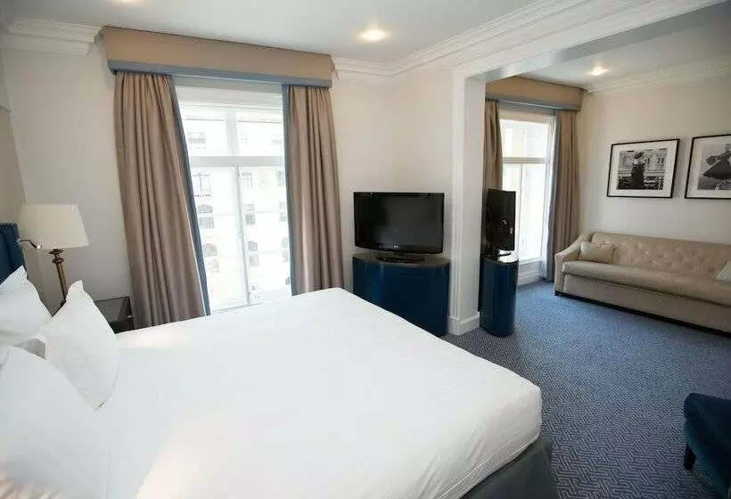 سوییت جونیور, The Waldorf Hilton London