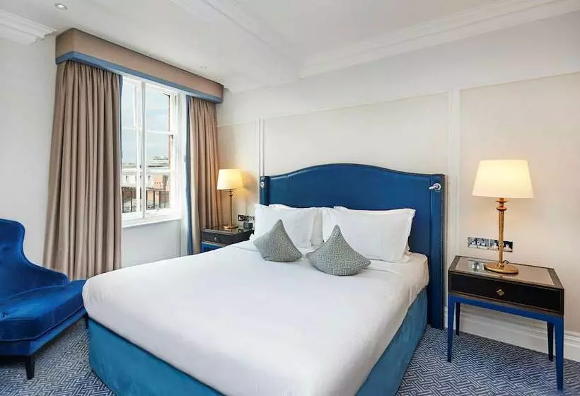 سوییت جونیور, The Waldorf Hilton London