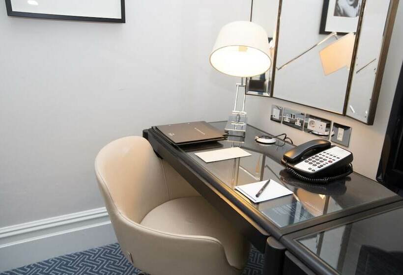 デラックスルーム, The Waldorf Hilton London