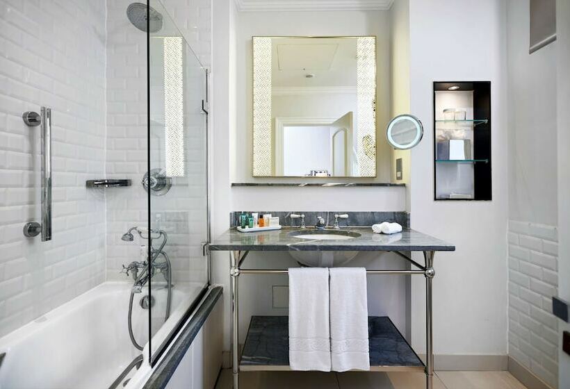 デラックスルーム, The Waldorf Hilton London