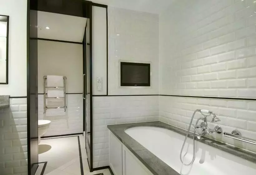 سوییت اجرایی, The Waldorf Hilton London