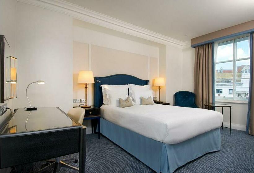 Номер Superior, The Waldorf Hilton London