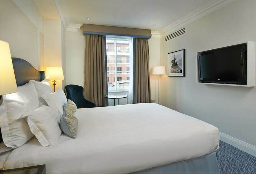 Номер Superior, The Waldorf Hilton London
