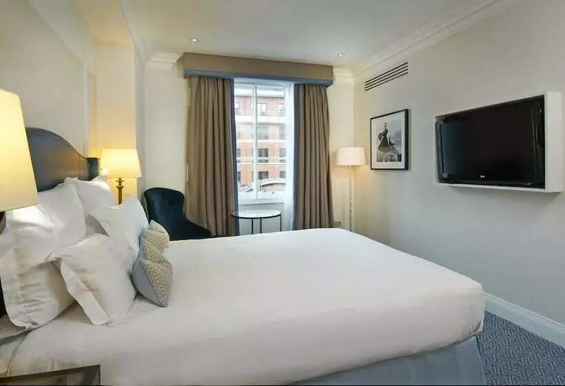 اتاق سوپریور, The Waldorf Hilton London