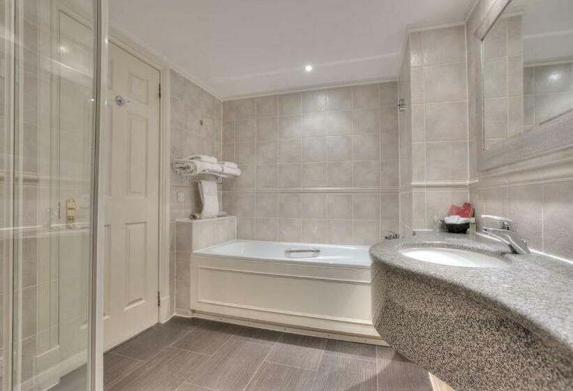 エクゼクティブルーム, Muthu Newton