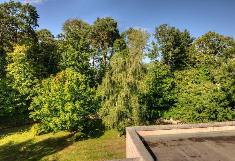 ファミリールーム, Muthu Newton