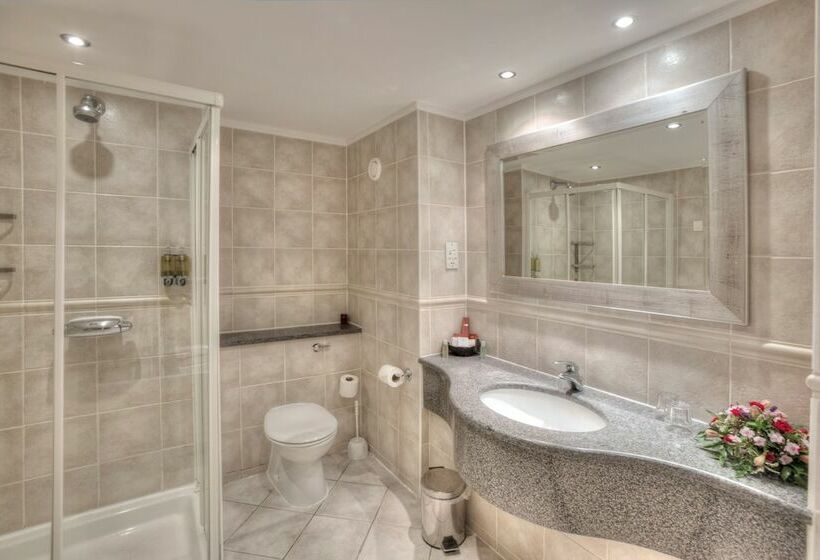 ファミリールーム, Muthu Newton