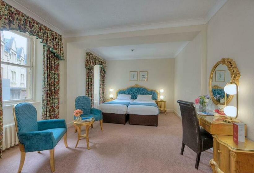 スタンダードルーム, Muthu Newton